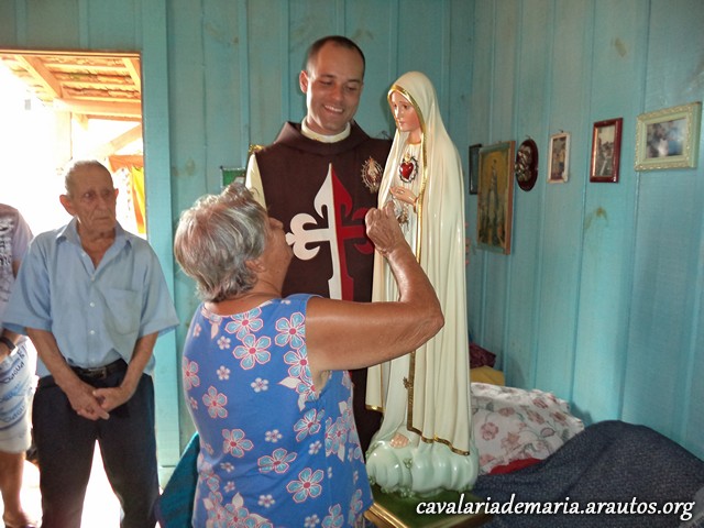 Em Joinville – SC, na Comunidade Cristo Libertador, visitas da Imagem Peregrina