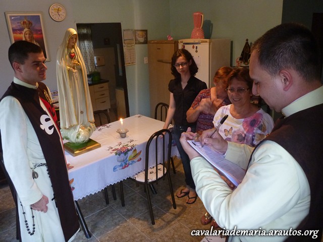 Em Joinville – SC, na Comunidade Nossa Senhora Aparecida, visitas da imagem peregrina