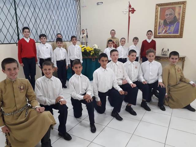 Peregrinação da imagem de São Francisco Xavier no Colégio Arautos