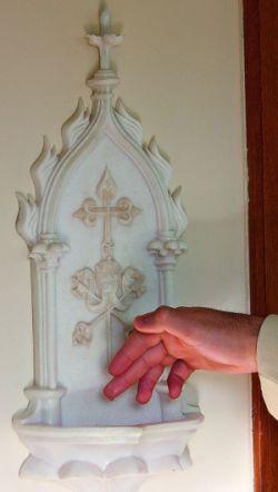 Quais são os efeitos da água benta?