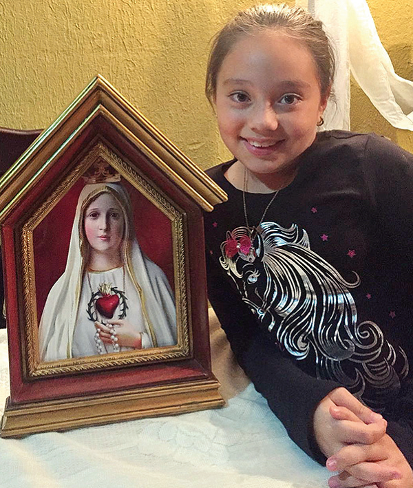 Valeska Trejos, con l’Icona che visita regolarmente la sua casa